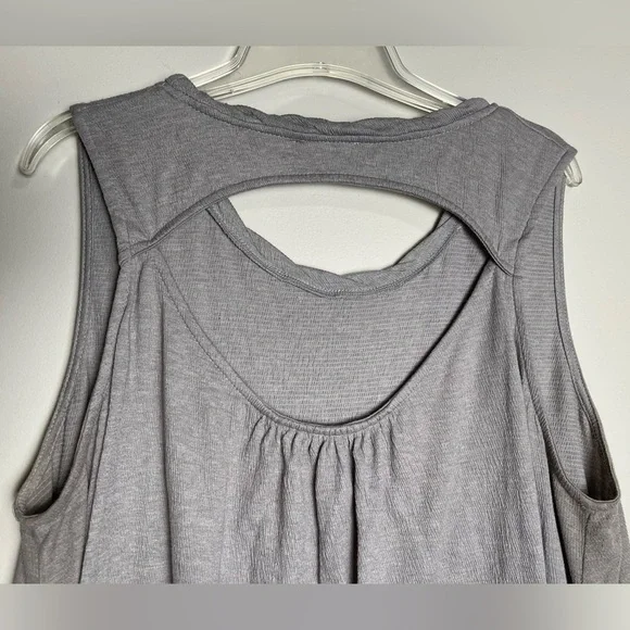 Umgee Women's Keyhole Tank - Picture 5 of 10